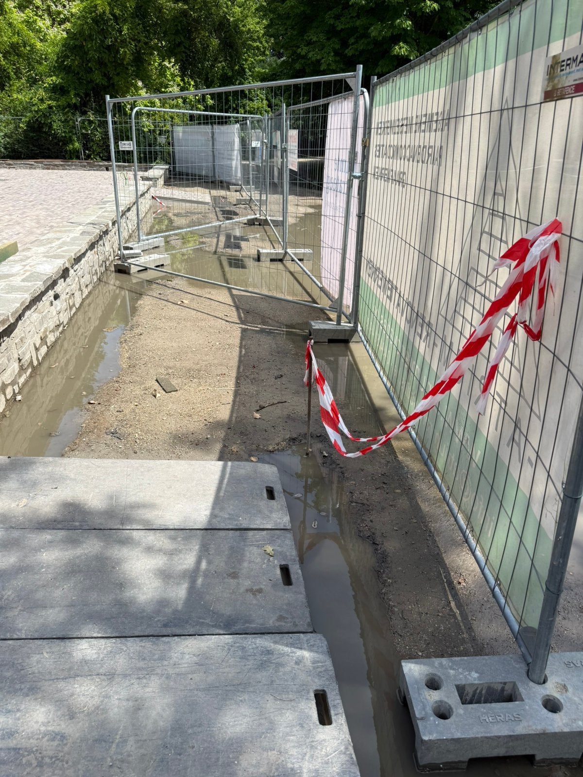 30 Heras hekken met kunststof voet en hekklemmen, Ophalen, Gebruikt, Overige typen