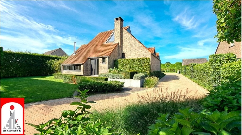 Vernieuwde villa op een mooi perceel van ruim 28are, Vrijstaande woning, 3 kamers, Provincie Limburg, 1500 m² of meer