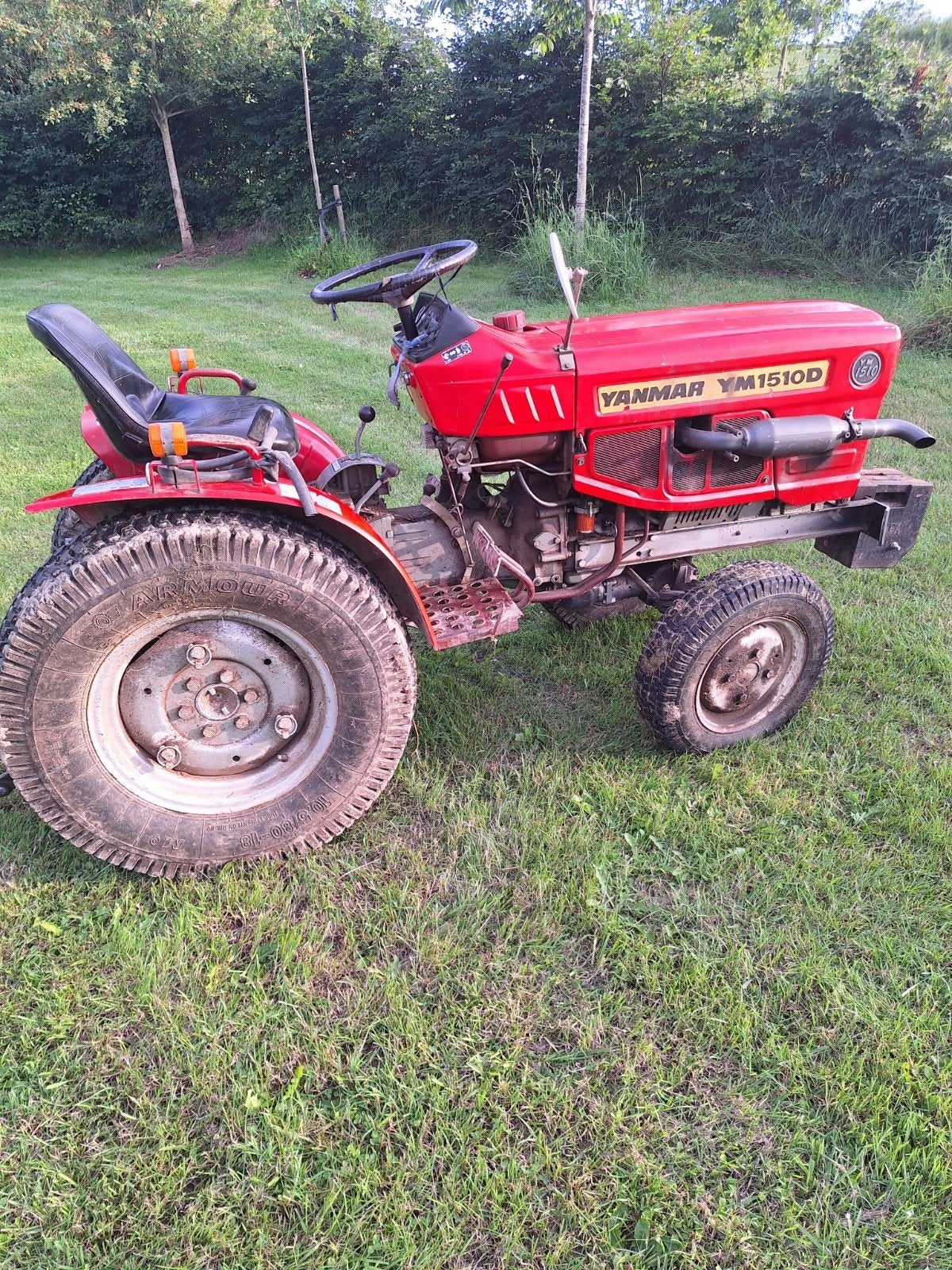 Minitractor YM1510D sur pneus à gazon, Articles professionnels, Agriculture | Tracteurs, Enlèvement