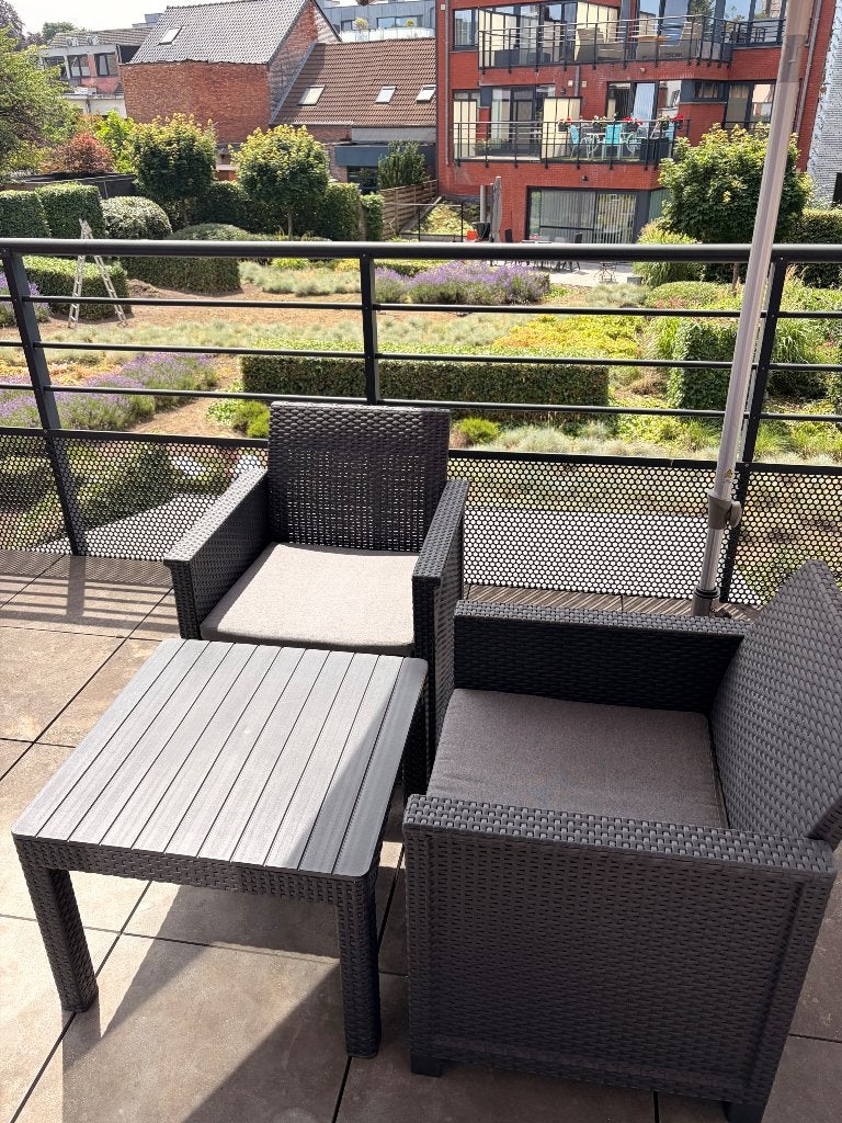 Grijze loungeset (incl lichtgrijze kussens), Bijzettafel, Zo goed als nieuw, Loungeset, Wicker