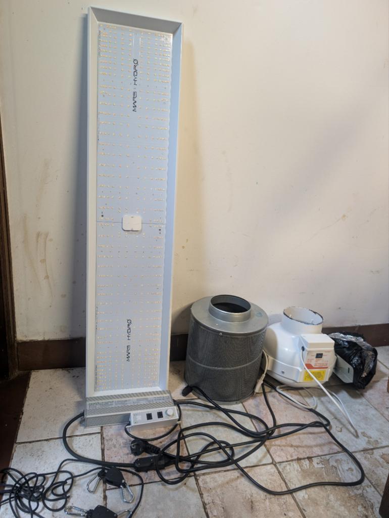 Mars Hydro 320w kweeklamp en g-tools koolstof complete set, Ophalen of Verzenden