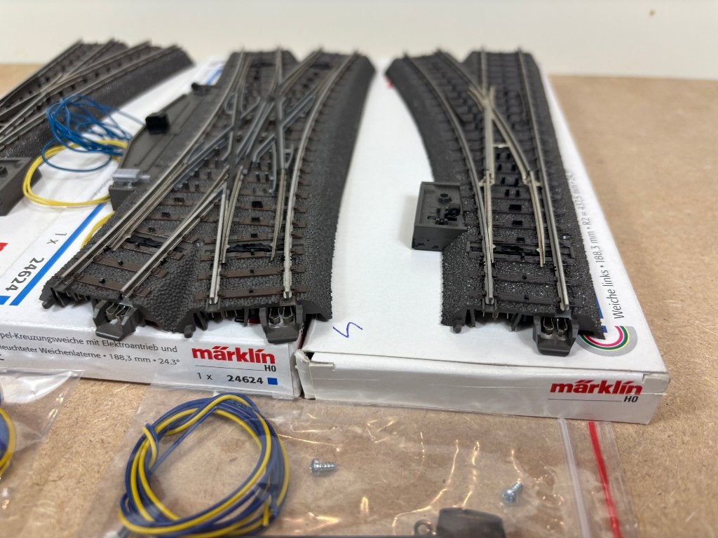 Märklin H0 — 3 elektrische schakelaars rail C, Hobby en Vrije tijd, Wisselstroom, Rails, Ophalen of Verzenden, Zo goed als nieuw