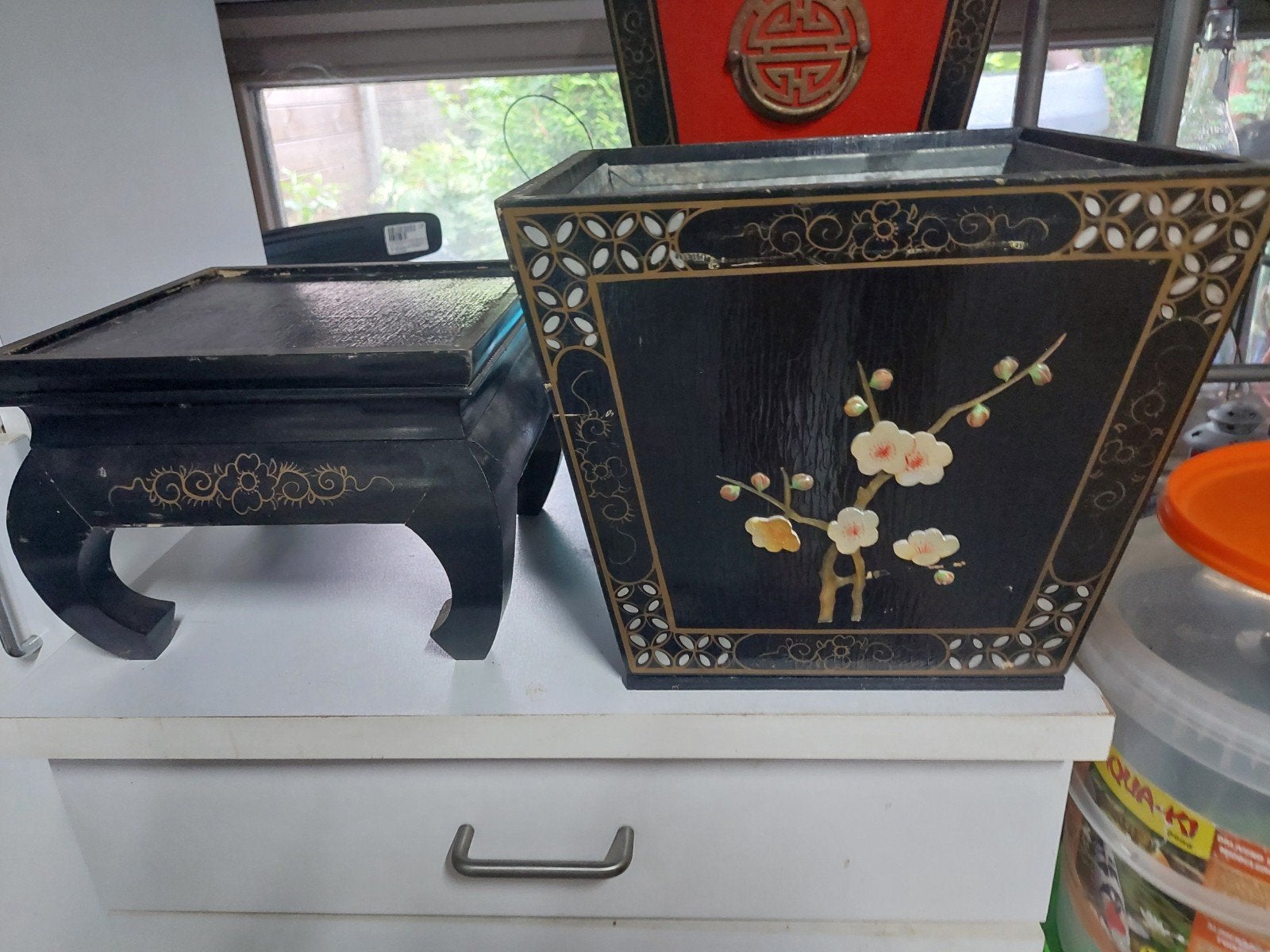 Chinese bloempot, Ophalen