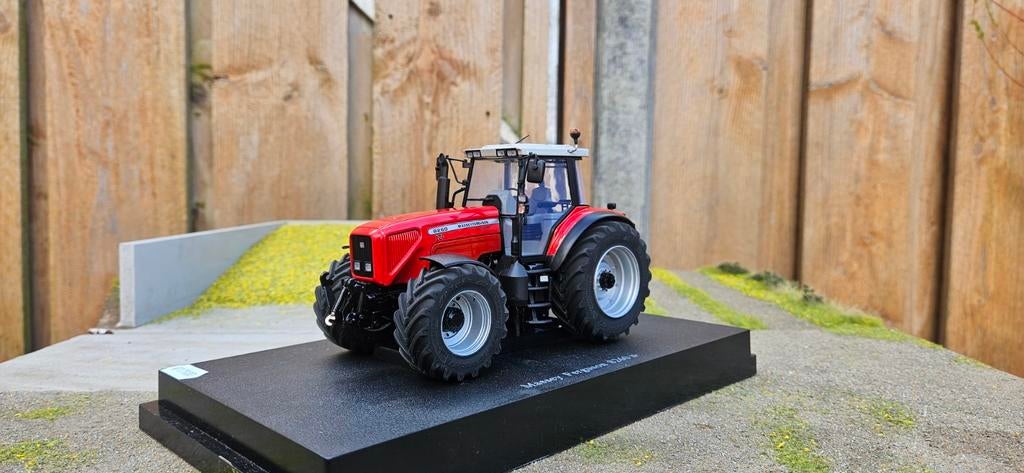Verbouwde Massey Ferguson 8260 1:32, Hobby en Vrije tijd, Ophalen of Verzenden, Nieuw, Tractor of Landbouw, Universal Hobbies