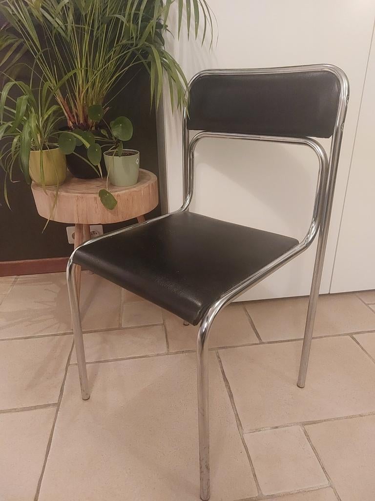 Bauhaus stoelen, Ophalen
