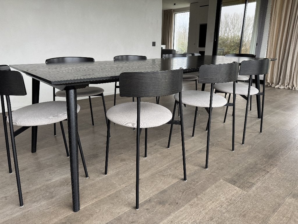 &Tradition In Between tafel + 8 Fest Friday stoelen, Huis en Inrichting, Complete eetkamers, Ophalen, Gebruikt, 8 stoelen of meer