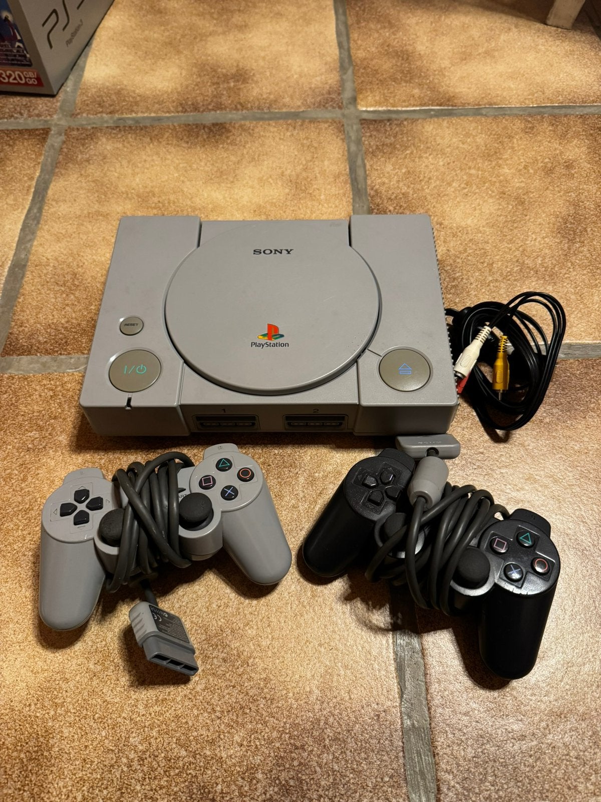 Playstation 1 avec 2 manettes, Consoles de jeu & Jeux vidéo, Enlèvement, Utilisé, Avec 2 manettes