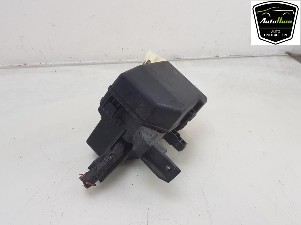 BOITIER FUSIBLES Suzuki Swift (ZA / ZC / ZD1 / 2/3/9), Suzuki-Allee 7
64625  Bensheim, DE, Suzuki Deutschland GmbH, Kontakt@suzuki.de