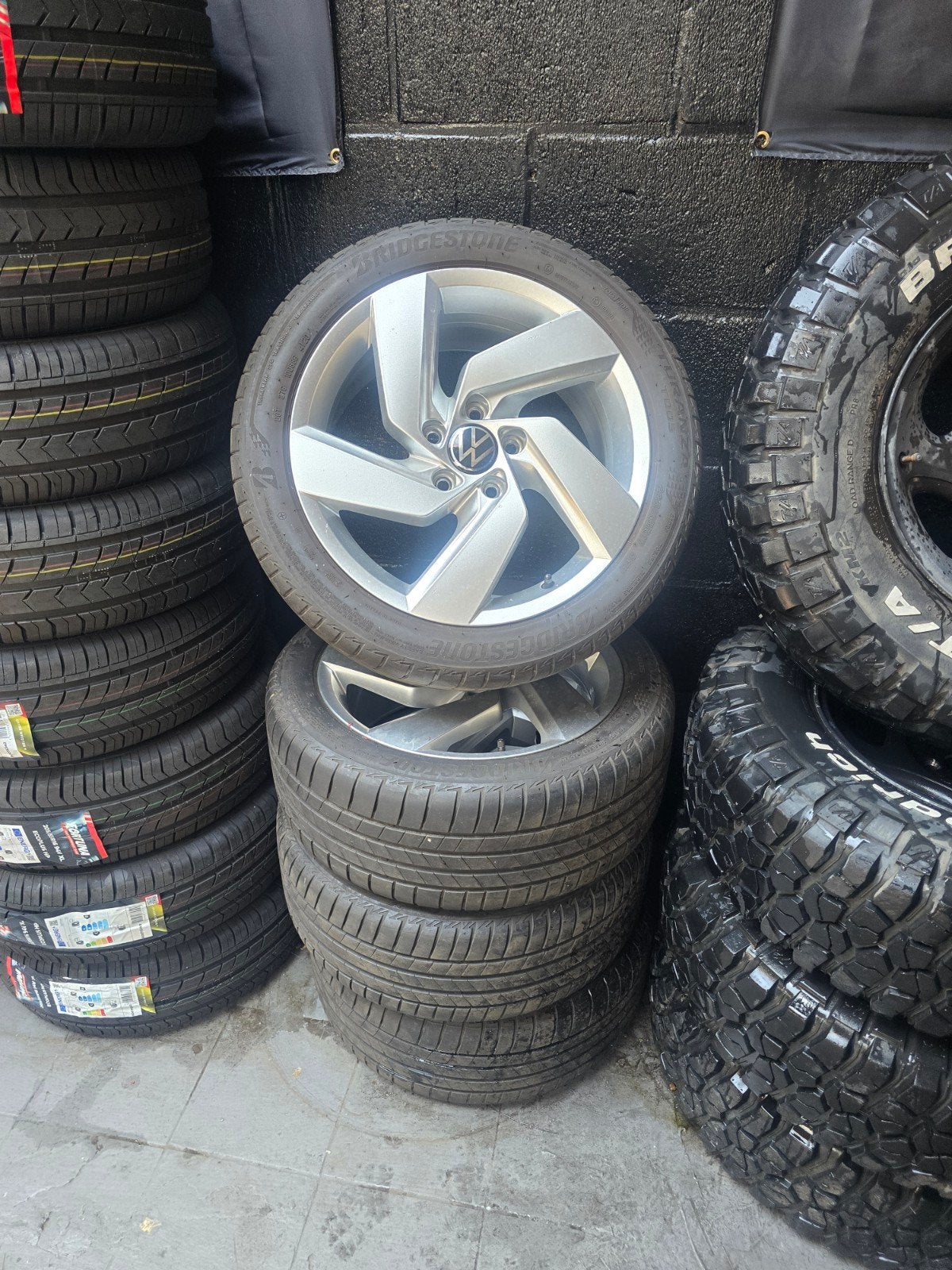 Velgen met banden 225 45 17  Volkswagen in perfect staat, Enlèvement, 17 pouces, Pneu(s)