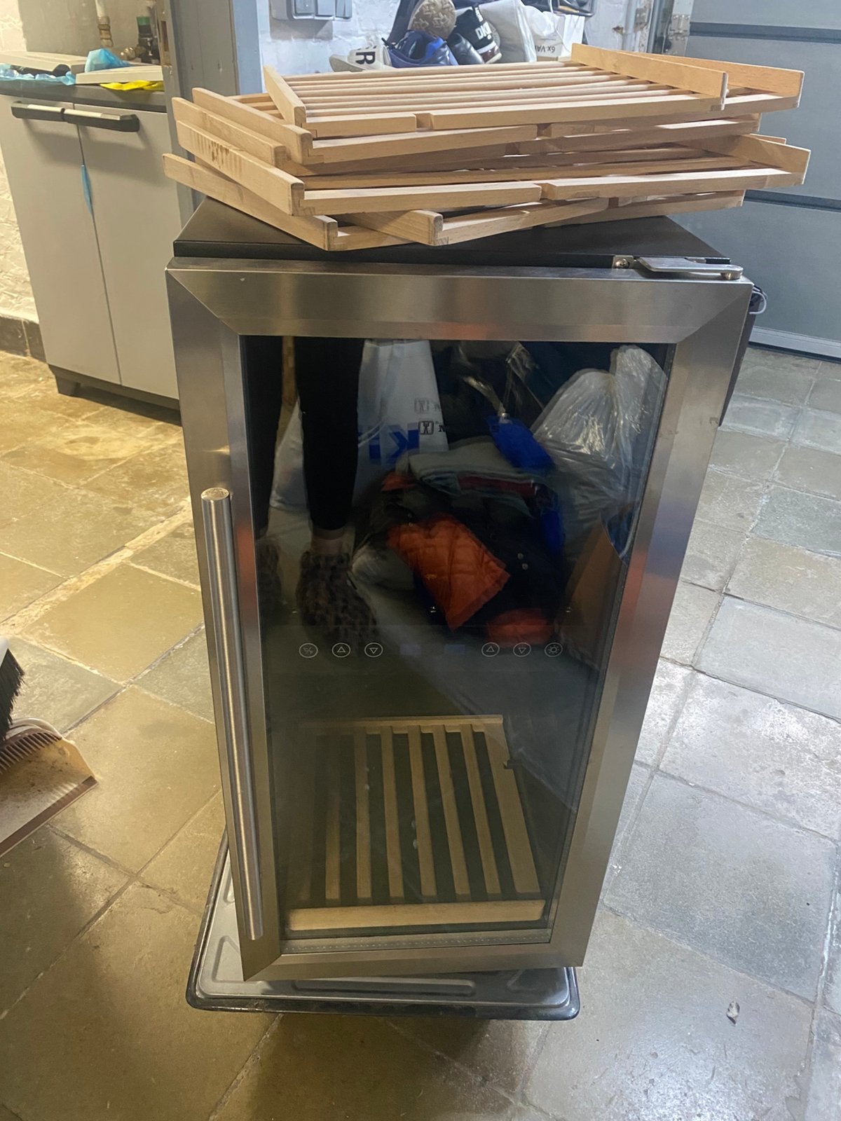 Frigo a vins a fonner, Classe énergétique A ou plus économe, 120 à 140 cm, Sans bac à congélation, Enlèvement