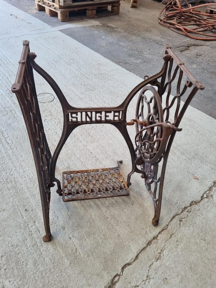 Singer - Machine à coudre pour pieds, Hobby & Loisirs créatifs, Enlèvement, Machine à coudre, Singer