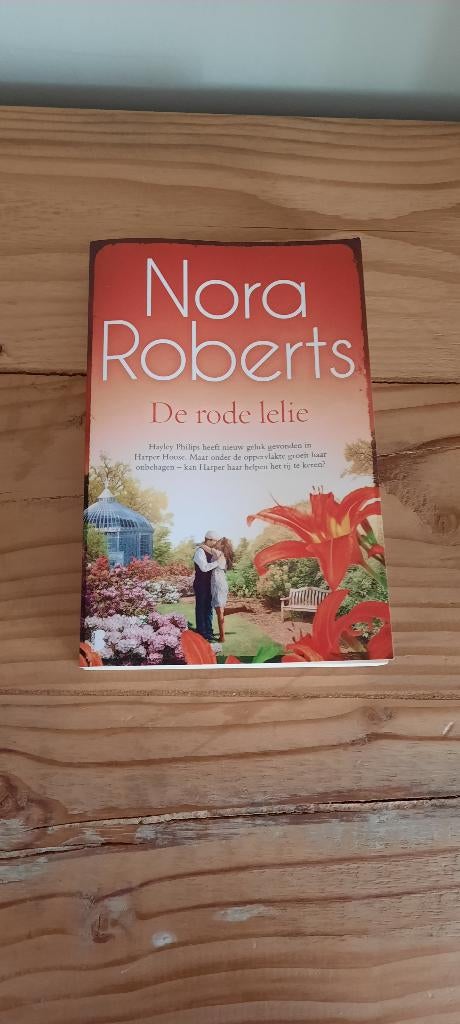 Boek de rode lelie nora roberts, Ophalen of Verzenden, Amerika, Nora roberts, Zo goed als nieuw