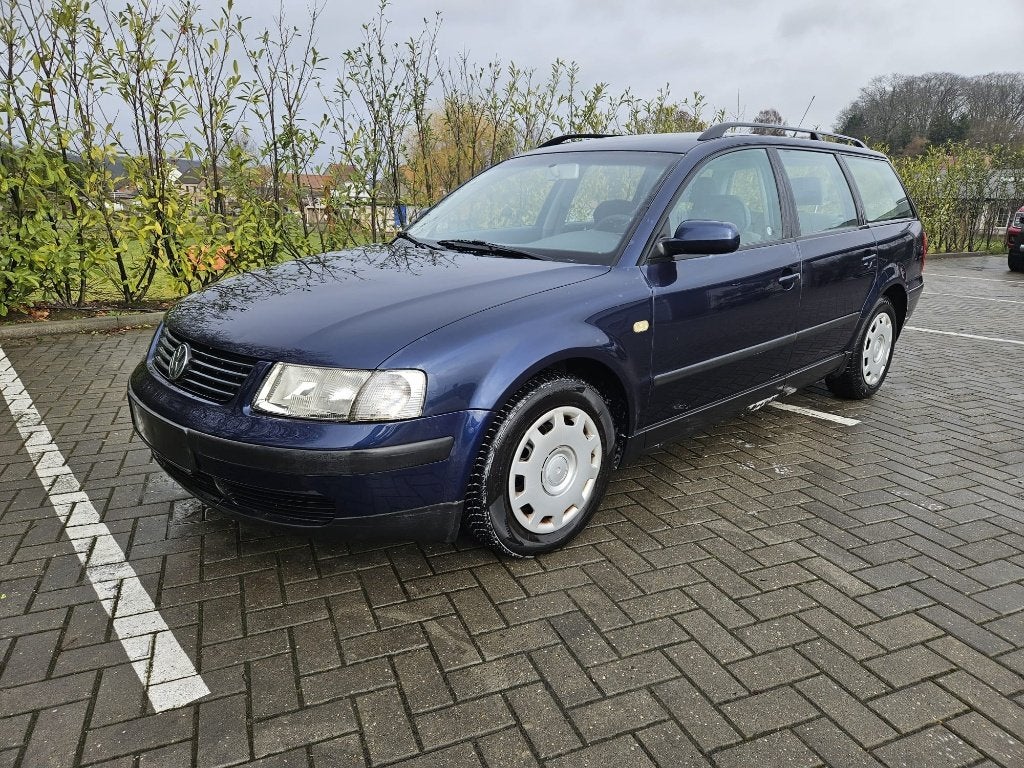 VW PASSAT 1.8 I BENZINE  184.700KM, Voorwielaandrijving, Stof, Zwart, 4 cilinders