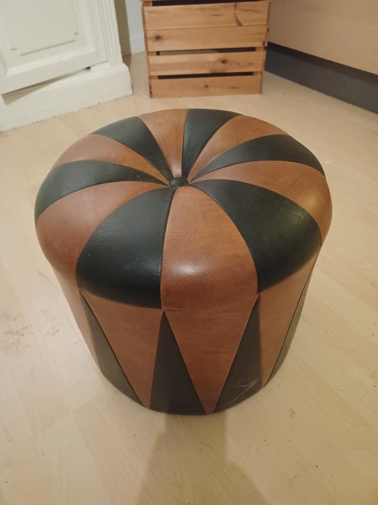 Vintage ronde poef uit de sixties/seventies!, Huis en Inrichting, Zetels | Voetbanken en poefs, Ophalen, Minder dan 50 cm, Zo goed als nieuw