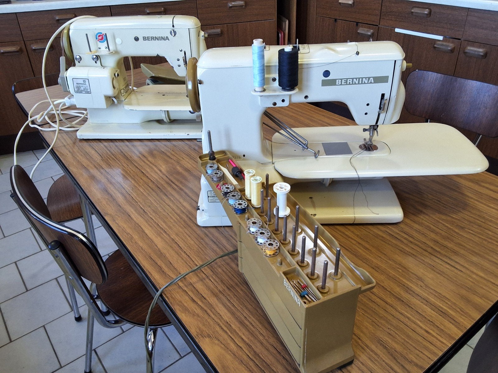 2 machine a coudre bernina 700 et une 530-2 couleur baige, Hobby & Loisirs créatifs, Machines à coudre & Accessoires, Enlèvement