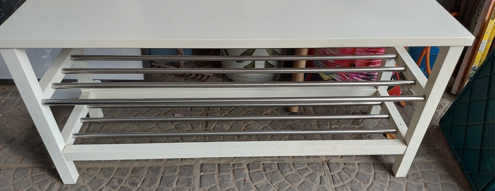 Banc à chaussures Ikea, Enlèvement