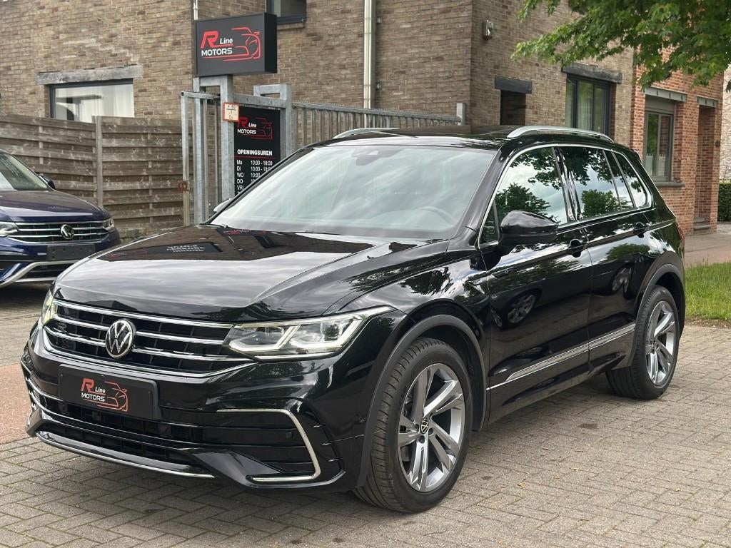 VW Tiguan 2.0 TDI R-Line - Pano - BTW wagen - 360 Camera, Autos, Entreprise, Entretenue par le concessionnaire, Noir, Phares entièrement LED