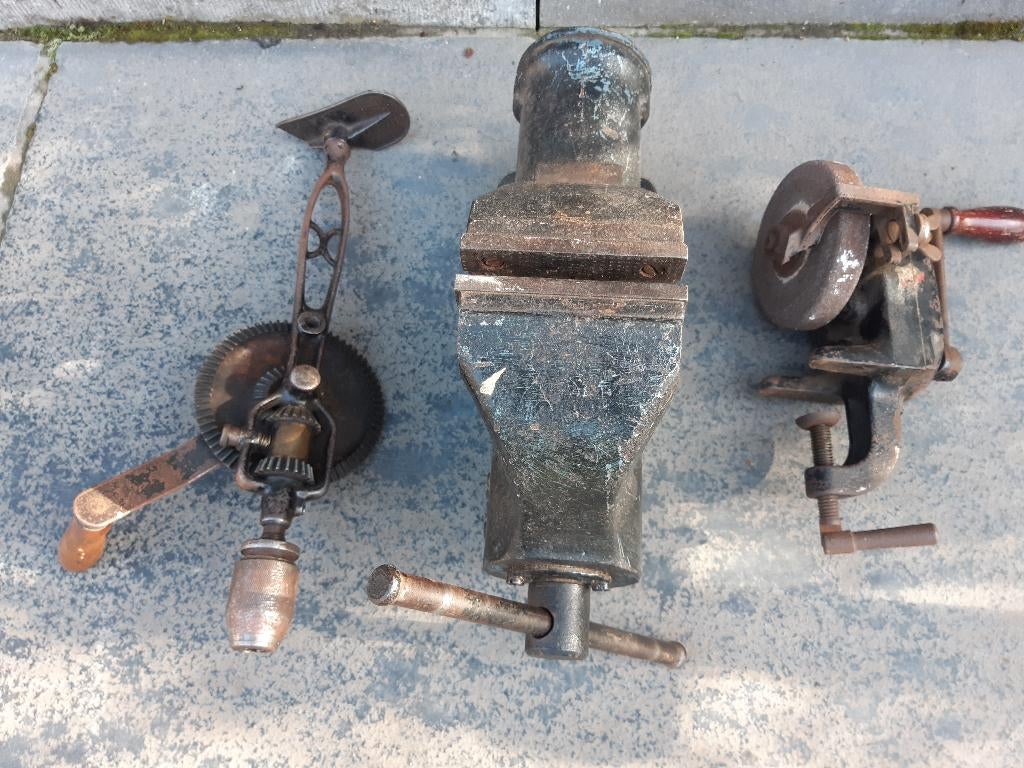 outils anciens, Enlèvement ou Envoi