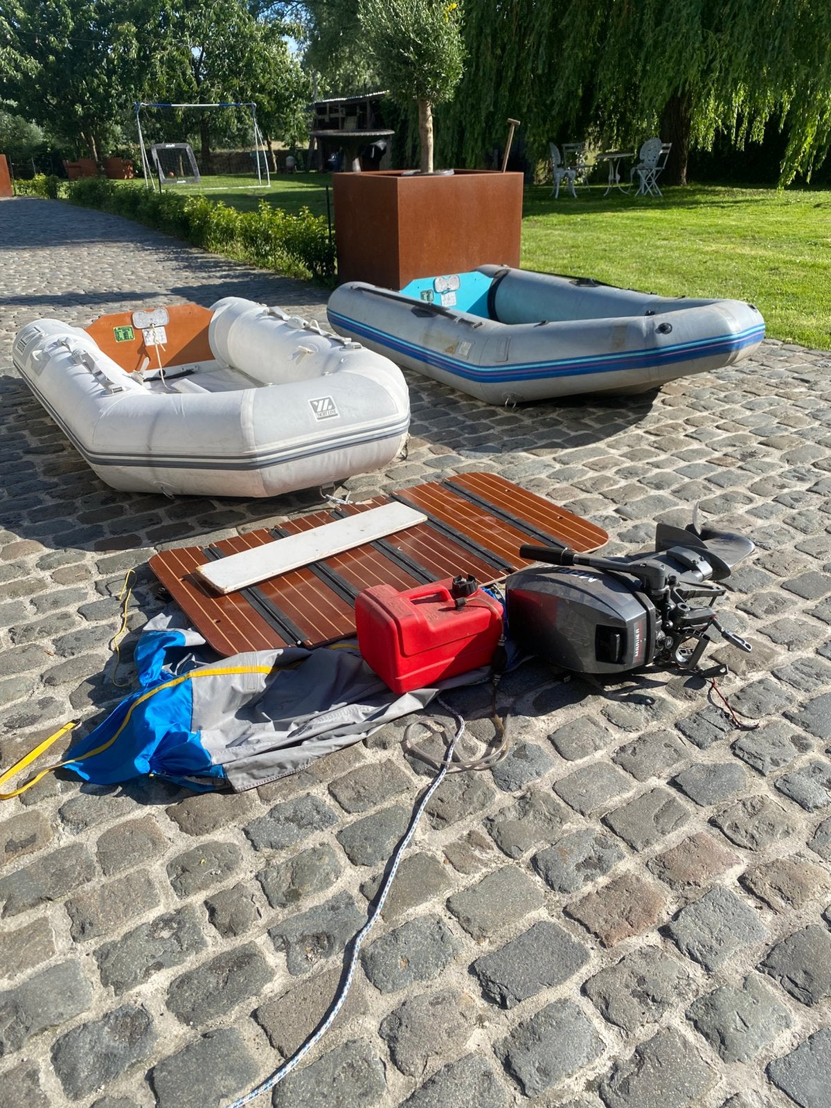 1 zodiac en 1 bombardier met 1 motor 10pk, Watersport en Boten, Rubberboten, Ophalen, Zo goed als nieuw, Zodiac