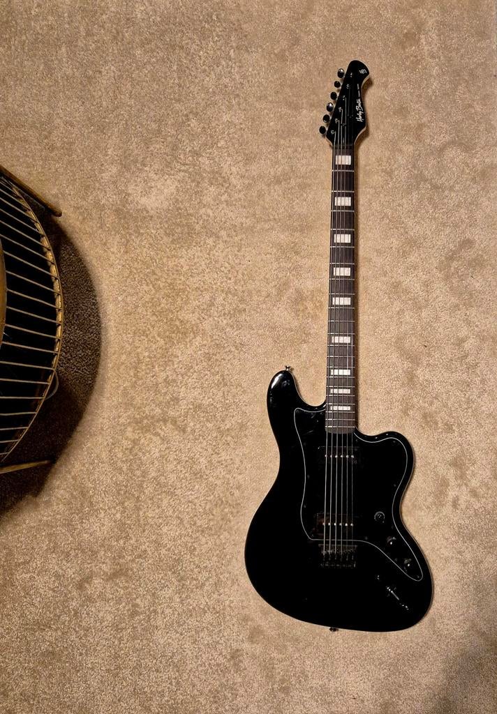 Baritone Guitare
Harley Benton JA-Baritone P90 BK, Muziek en Instrumenten, Snaarinstrumenten | Gitaren | Elektrisch, Ophalen