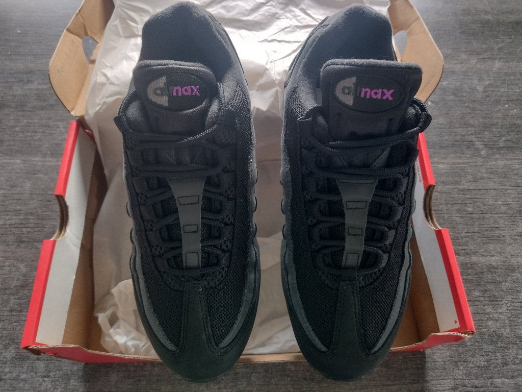 Nike Air Max 95 OG Black/Vivid Purple - Maat 40, Zwart, Nike, Nieuw, Ophalen of Verzenden