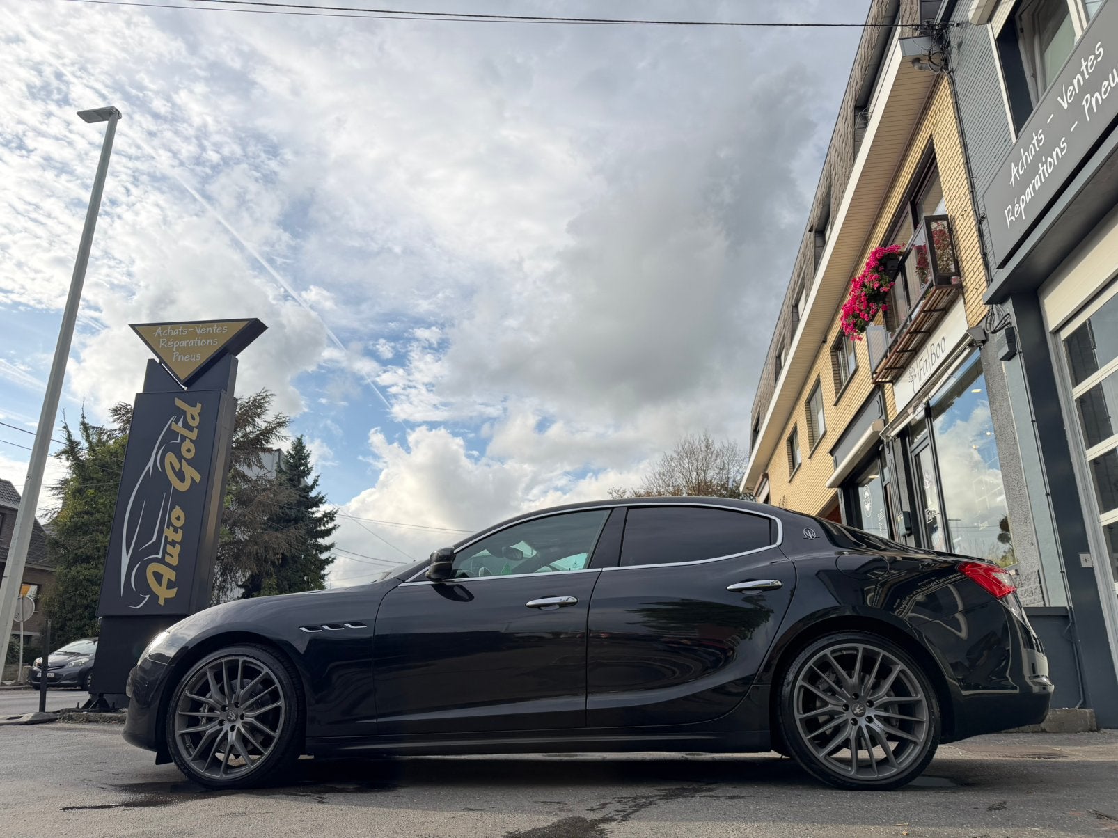 MASERATI GHIBLI SPORT LUXURY JANTES 21 MAGNIFIQUE !, Auto's, Automaat, 4 cilinders, Leder, Bedrijf