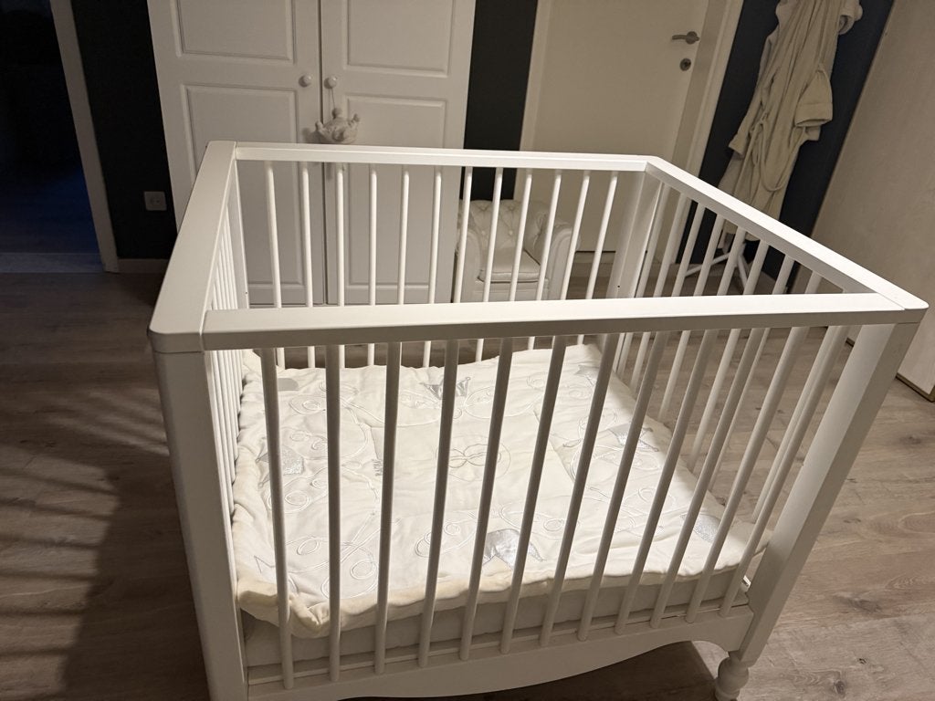 Baby park / bed inclusief de matras, Kinderen en Baby's, Ophalen, Gebruikt, Vierkant, In hoogte verstelbaar