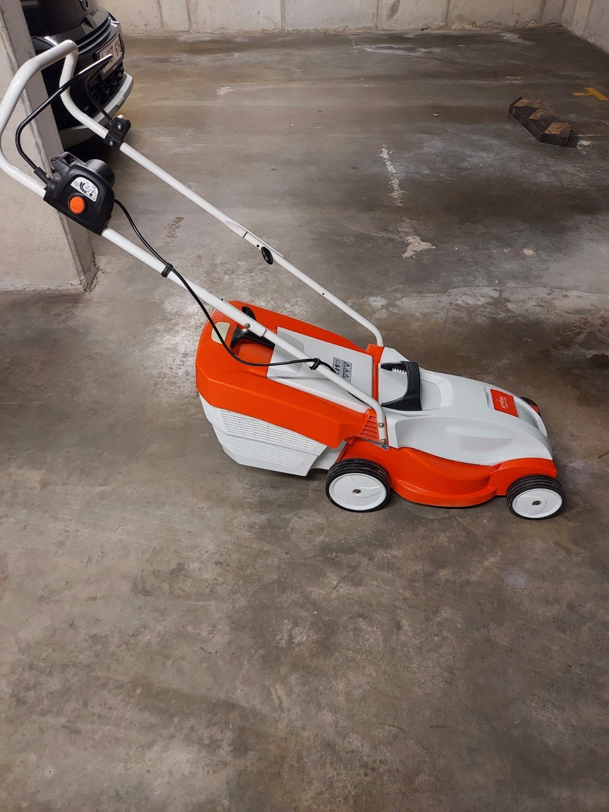 machine à gazon Stihl, RME-235. Électrique., Comme neuf, 30 à 39 cm, Enlèvement, STIHL
