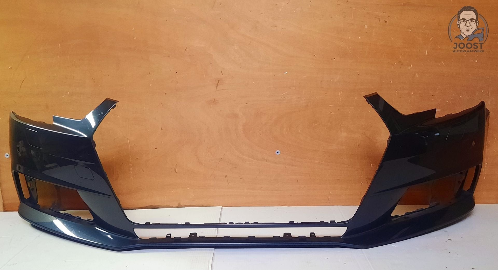 Voorbumper org. Audi A4 B9 v.a '15-'19 KLS 2xPDC 8W0807437, -Auto-Union-Strasse 1, 85057 Ingolstadt, Duitsland, -Audi AG, Origine de la pièce connue