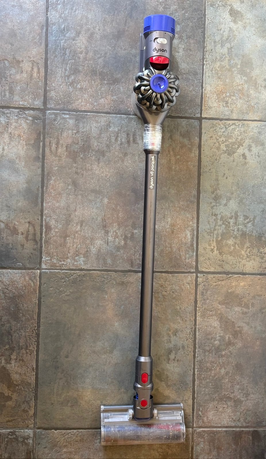 Dyson V8 voor onderdelen!, Sans fil, Aspirateur balai, Enlèvement, Dyson