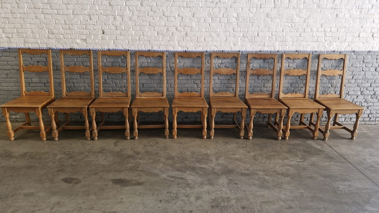 9 stoelen, Ophalen