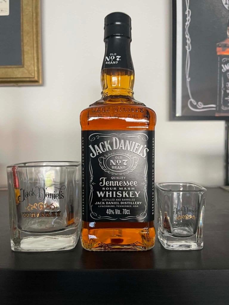 Jack Daniel's 70cl met tumbler en shot glas, Ophalen of Verzenden, Nieuw, Gebruiksvoorwerp