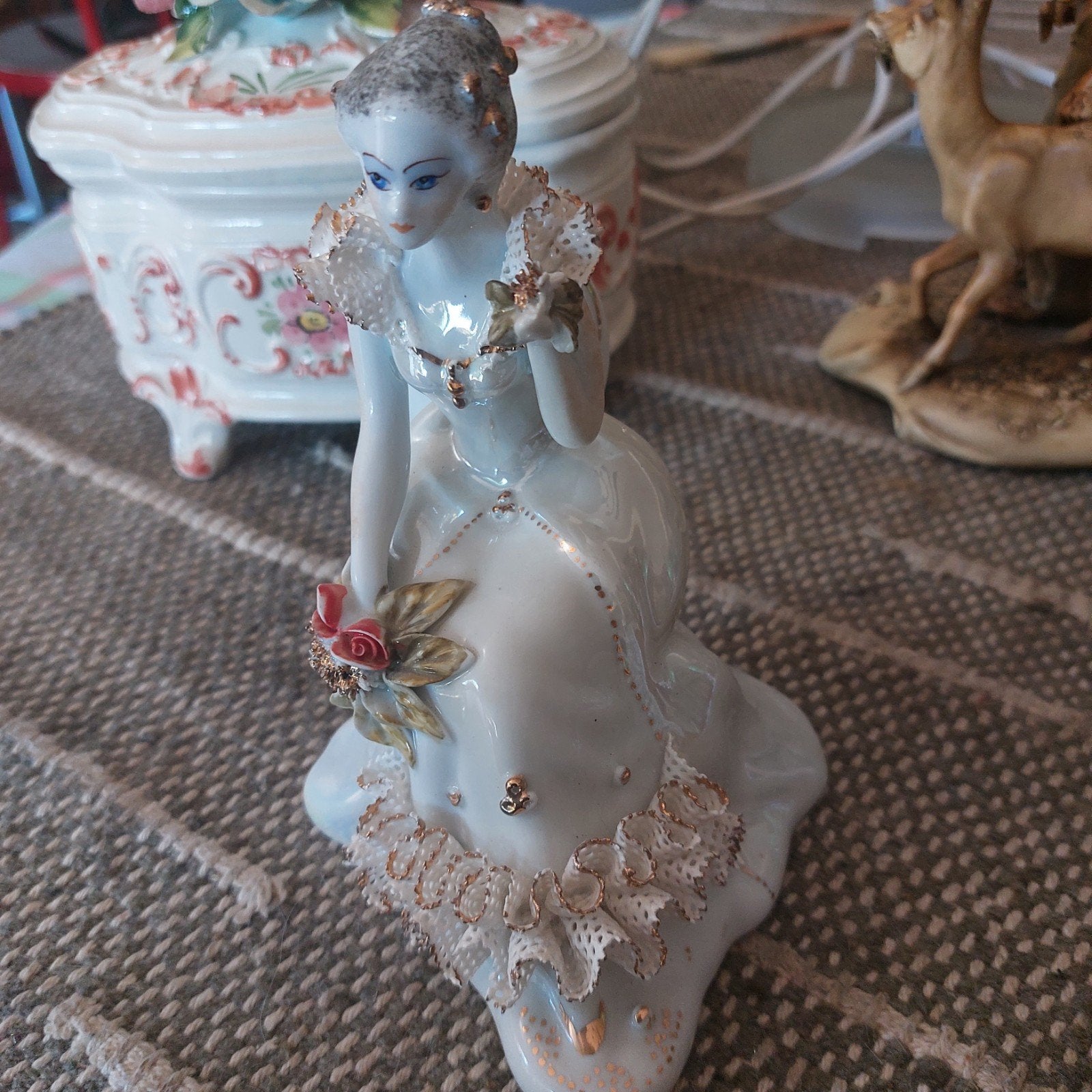 Porcelaine beeldje getekend, Ophalen