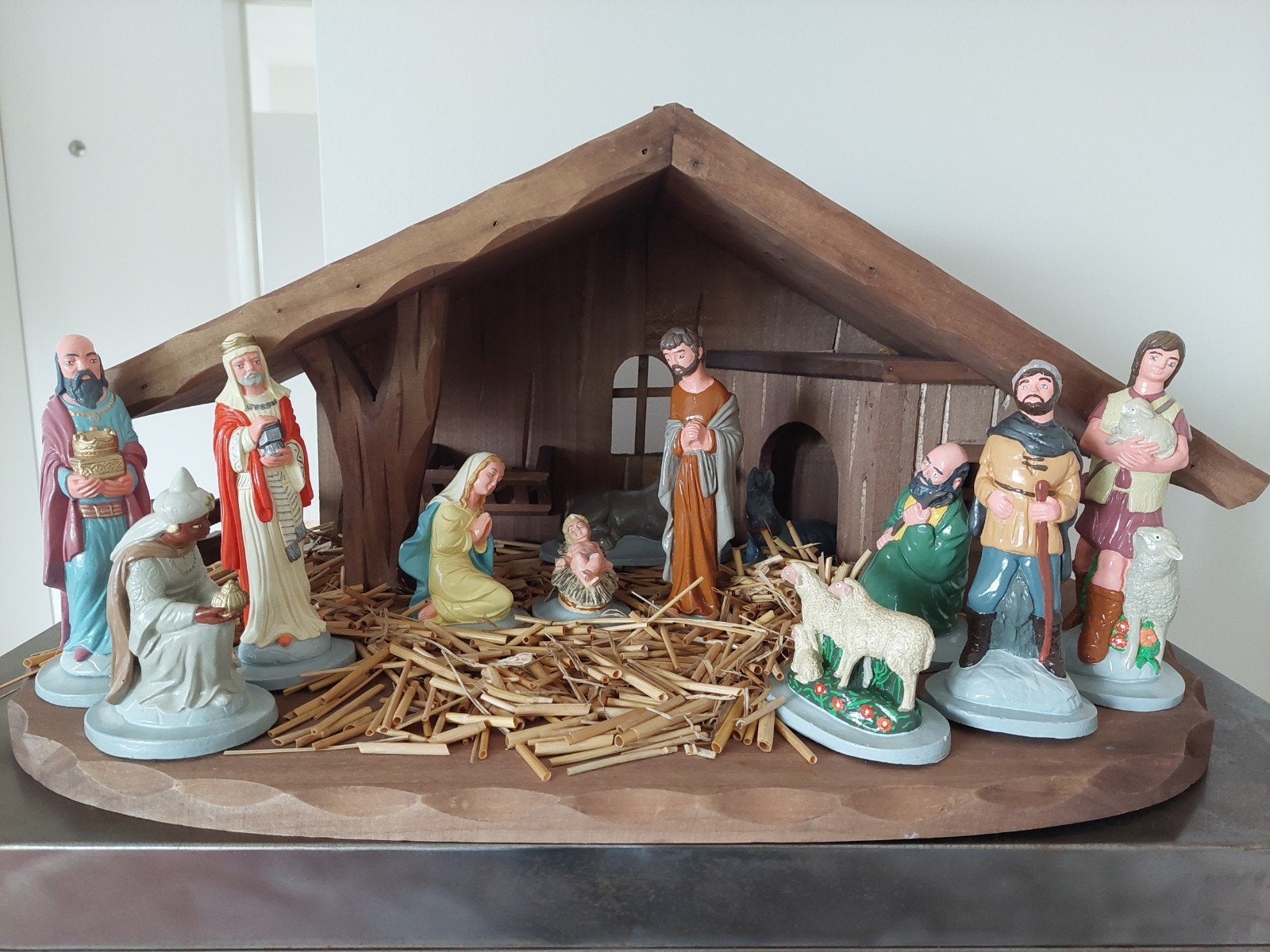 kerststal met 12 beeldjes, Ophalen