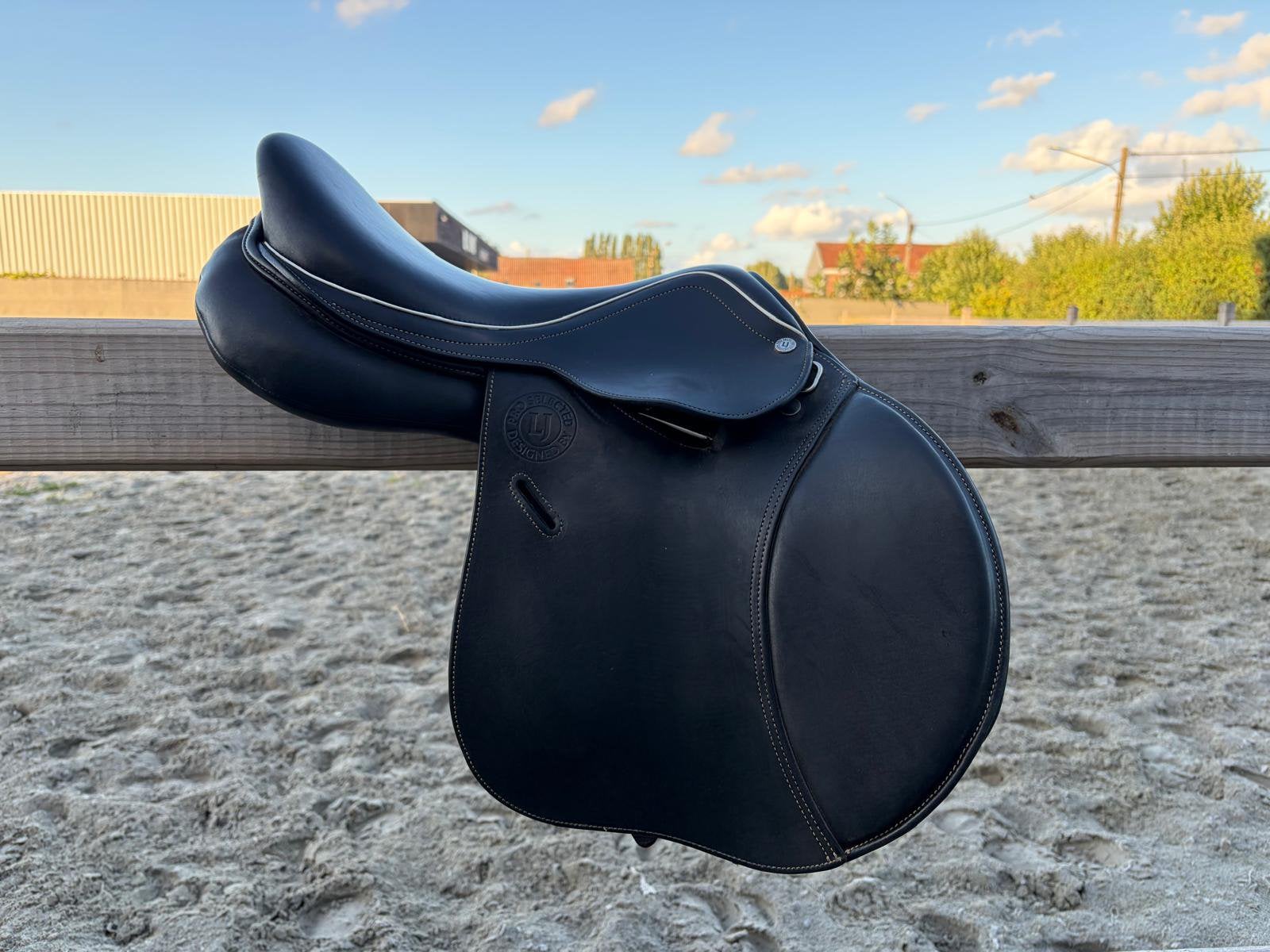 Belle selle de poney de 16 pouces comme neuve, Animaux & Accessoires, Obstacle, S (16 ou 16.5 pouces), Moyen, Comme neuf