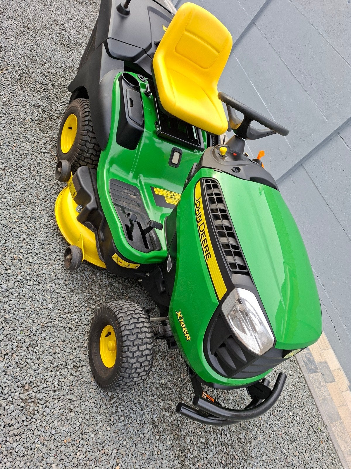 Zitmaaier John Deere X166R in zeer goede staat, Tuin en Terras, Ophalen, Zo goed als nieuw, John Deere, Opvangzak