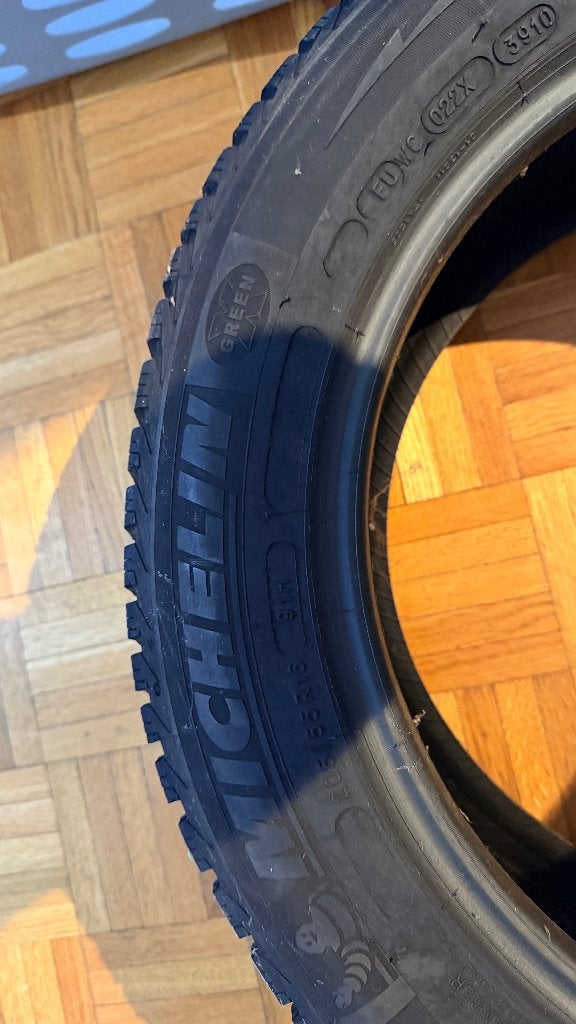 2 pneus d'hiver Michelin Alpin A4, taille 205/55 R16, Autos : Pièces & Accessoires, Neuf, Pneus hiver, 16 pouces, 205 mm