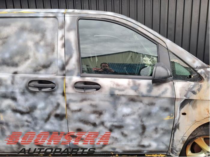 Portier 2Deurs rechts van een Mercedes Vito (Vito 14-) (9147, Gebruikt, -, Deur, Ophalen of Verzenden