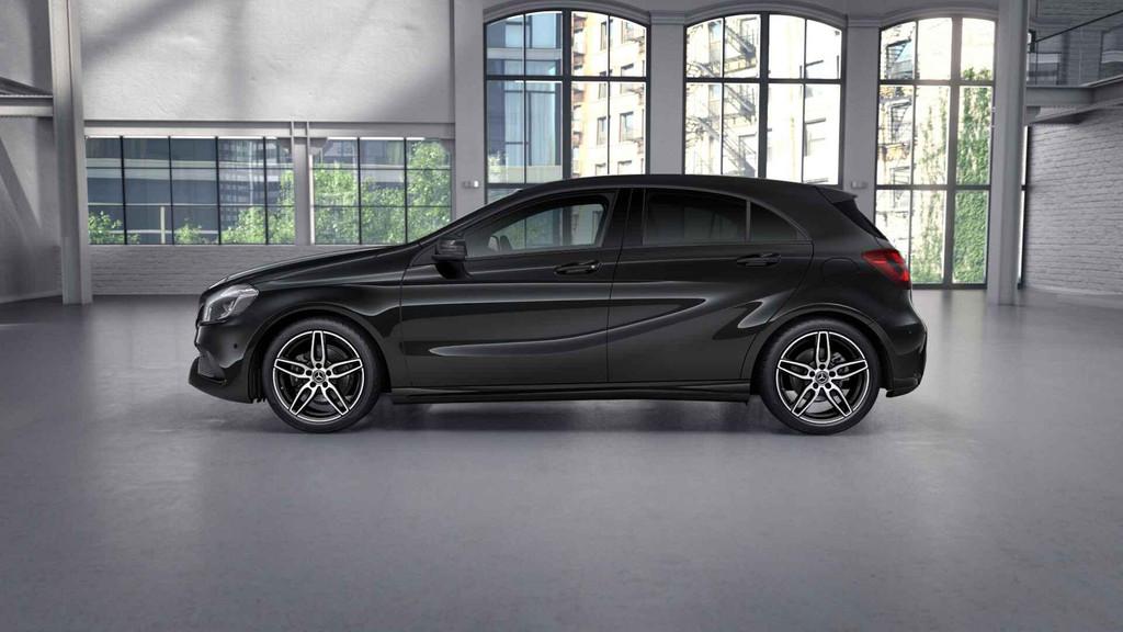 Mercedes-Benz A-Klasse 160 Hatchback AMG Line | Panoramisch, Autos, Electronic Stability Program (ESP), Entreprise, 5 portes, 5 places