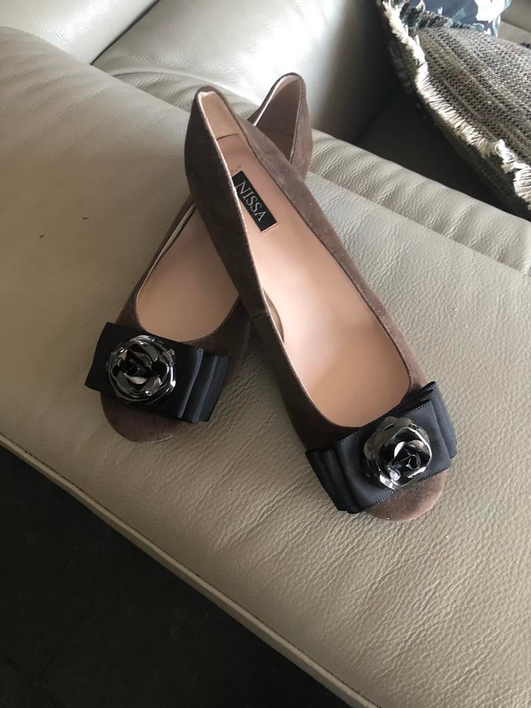Des chaussures différentes, Enlèvement, Neuf