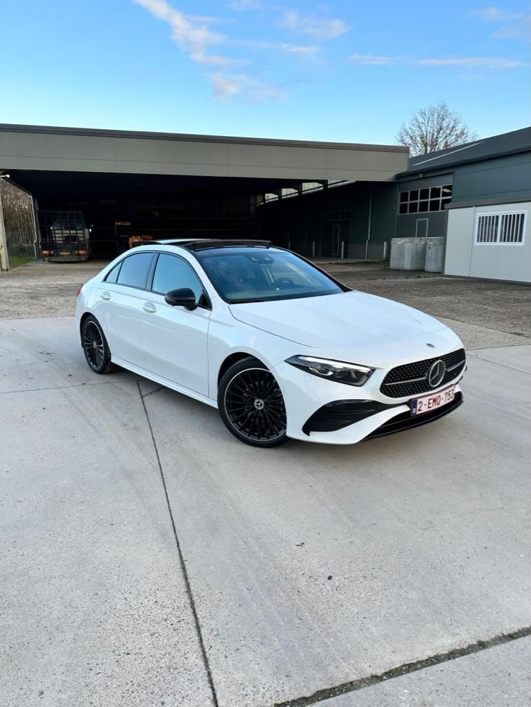 Mercedes A-klasse Sedan AMG-Line, Autos, Mercedes-Benz, Particulier, Classe A, Caméra 360°, ABS, Caméra de recul, Phares directionnels