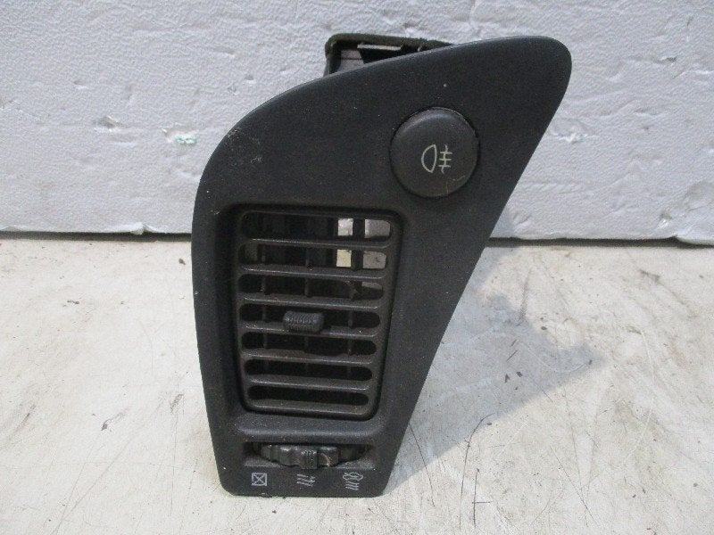 AERATEUR TABLEAU DE BORD GAUCHE Celica (T20) (55650-20261), Kundenbetreuung@toyota.de, Toyota, Utilisé, Toyota-Allee 2
50858  Köln, DE