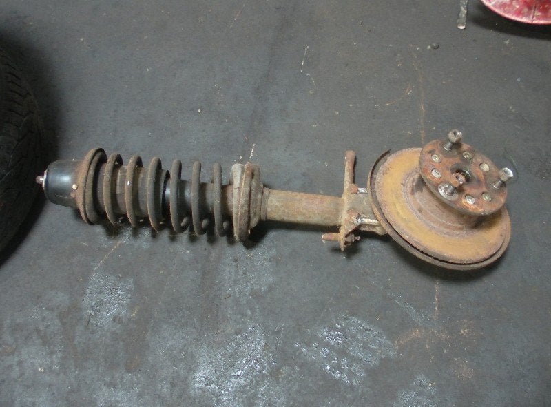VEERPOOT LINKS VOOR Ford Taunus (01-1970/02-1976), Gebruikt, Henry-Ford-Straße  1
50735  Köln, DE, Ford-Werke GmbH, Kunden@ford.com