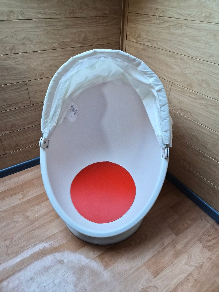 Kinderstoel ei vorm, Ophalen, Zo goed als nieuw, Stoel(en)