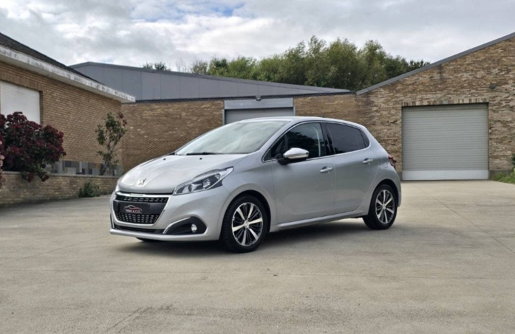 Peugeot 208 1.2i Ess. * Toit Pano - Carplay - Cam. * GAR 12M, Autos, Argent ou Gris, Achat, Euro 6, Entreprise