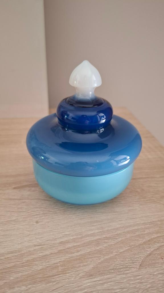 Bonbonnière en opaline années 70, Enlèvement