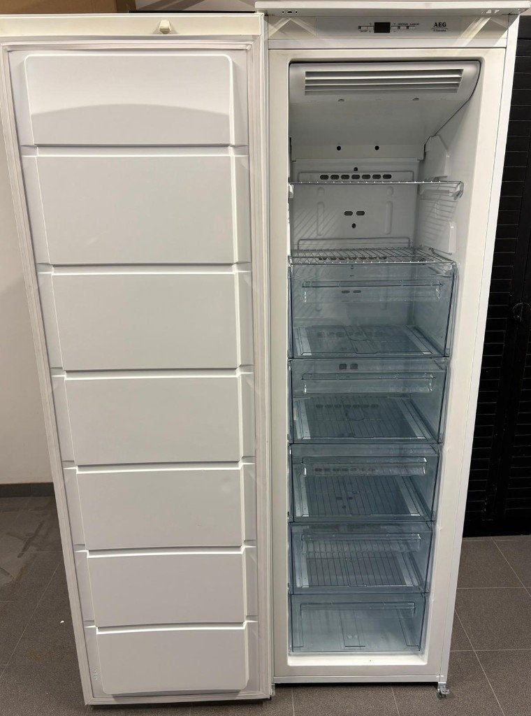 Grote inbouwdiepvriezer AEG, Elektronische apparatuur, Vriezers en Diepvrieskisten, Ophalen, Inbouw, Vrieskast, 160 cm of meer