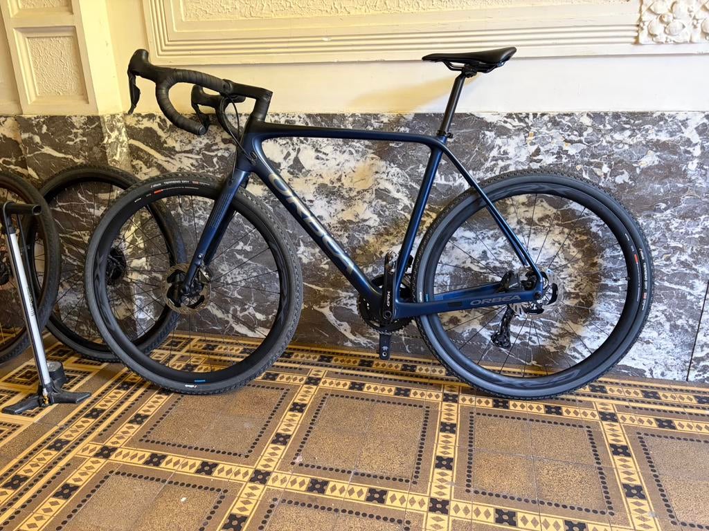 Orbea Terra Gravelbike M (55cm) Di2 Carbon + 2e wielset, Ophalen, Zo goed als nieuw