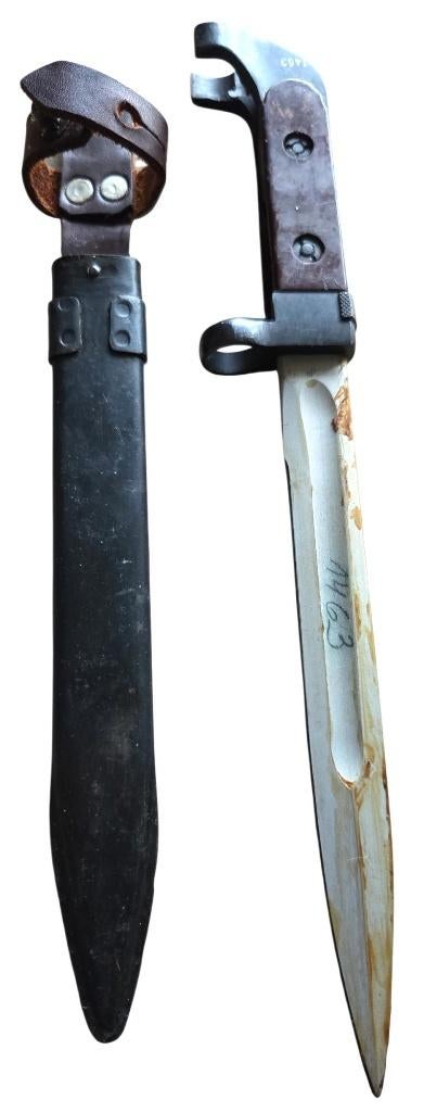 une baïonnette AK47 de la guerre froide en état d'usage, Collections, Enlèvement ou Envoi