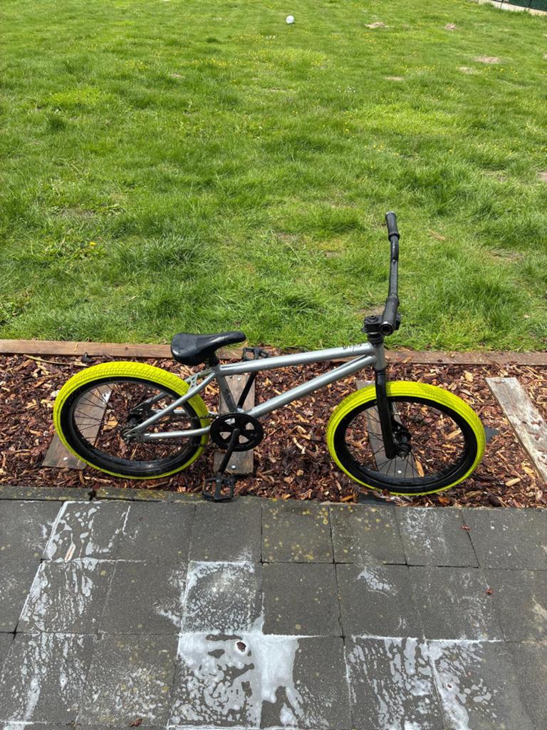 Stunt bmx, Fietsen en Brommers, Ophalen, Zo goed als nieuw